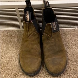 Like new #1615 Blundstones